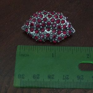 Lips red stone pin